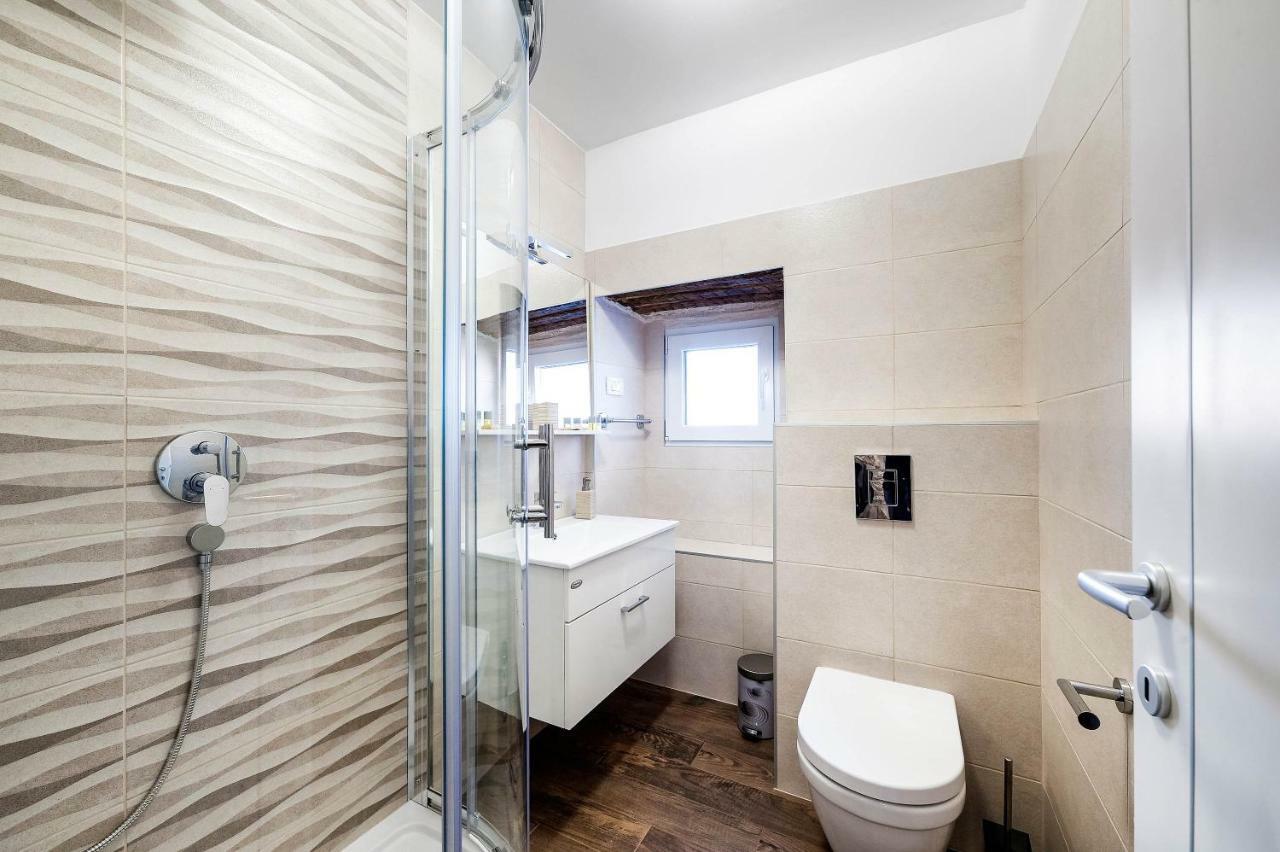 Studio Apartment,860752577:JPEG